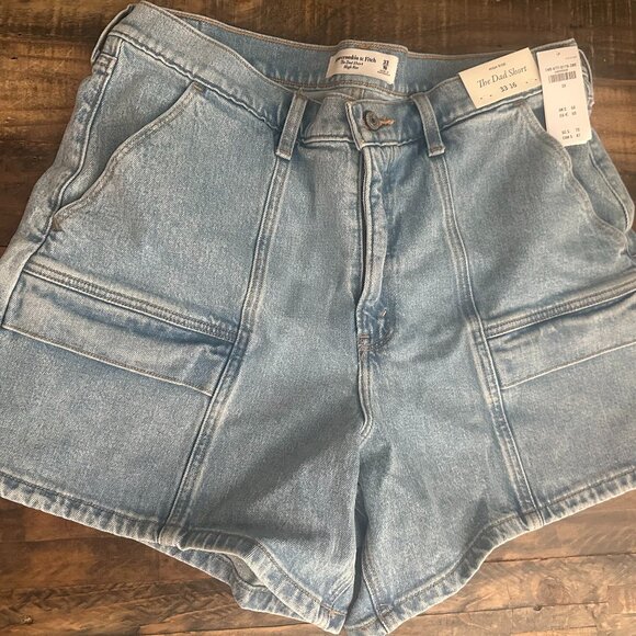 NWT Abercrombie & Fitch Women's High Rise Dad Short Size 33 - Picture 1 of 4
